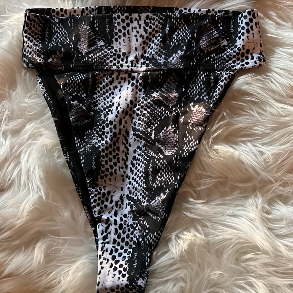 Matte Collection Bikini - image 2